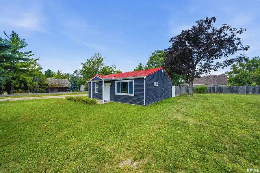 211 Entrance Drive, Pekin, IL 61554 - #2