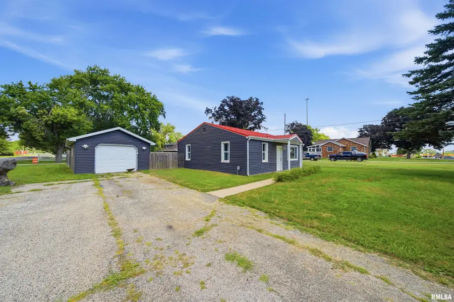 211 Entrance Drive, Pekin, IL 61554 - #3
