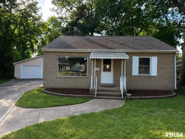 2700 W Wendarm Court, West Peoria, IL 61604