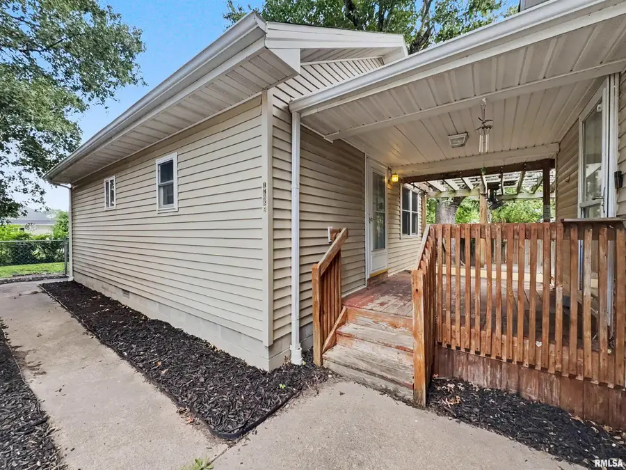1706 W Chestnut Street, Marion, IL 62959 - #3