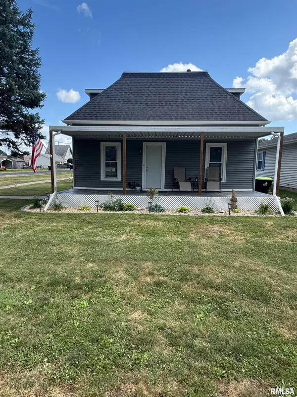 111 E Oakley Avenue, Glasford, IL 61533