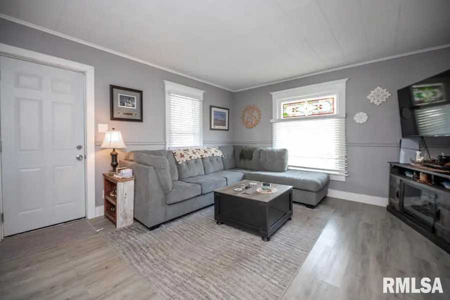 111 E Oakley Avenue, Glasford, IL 61533 - #3