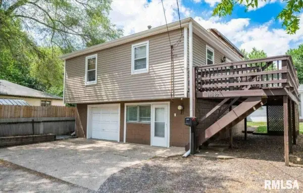 1416 1/2 Charlotte Street, Pekin, IL 61550