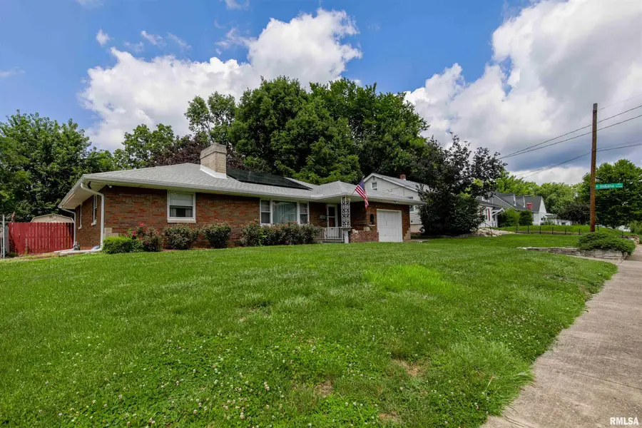 609 E Willcox Avenue, Peoria, IL 61603 - #2