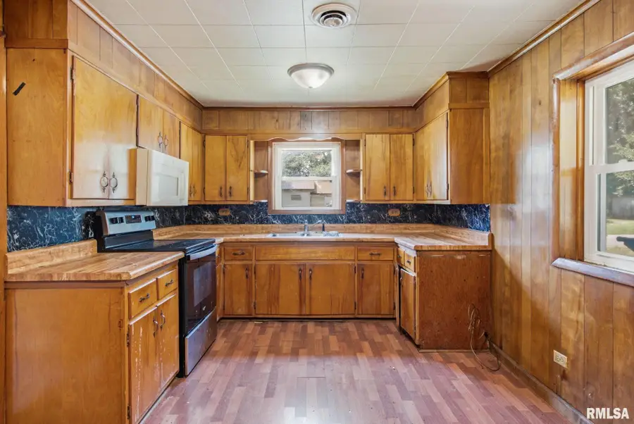 801 Highland Street, Benton, IL 62812 - #3