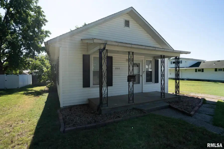 208 N 9th Street, Herrin, IL 62948 - #3