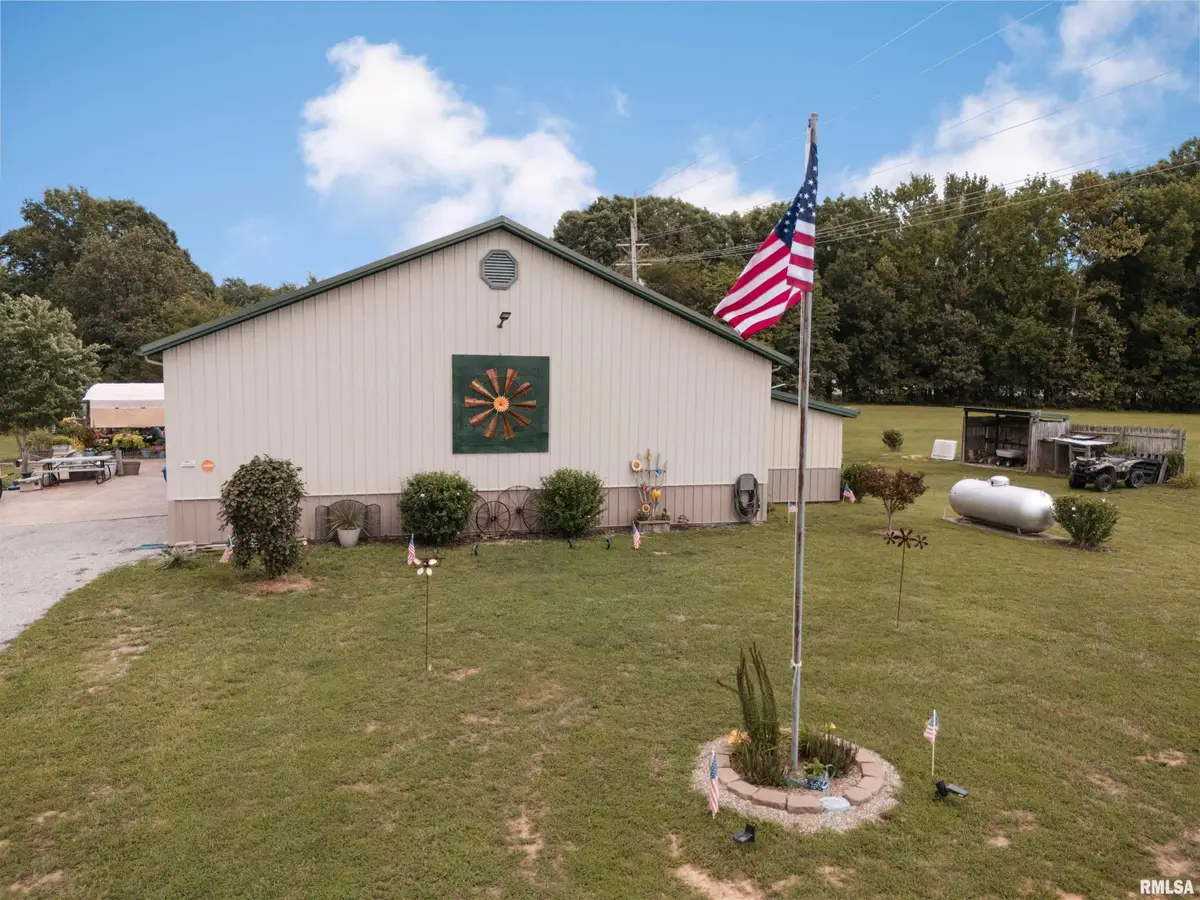 1400 N Duquoin Street, Benton, IL 62812 - #1