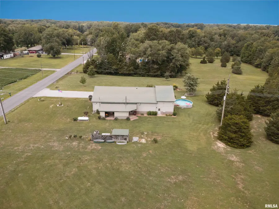 1400 N Duquoin Street, Benton, IL 62812 - #3