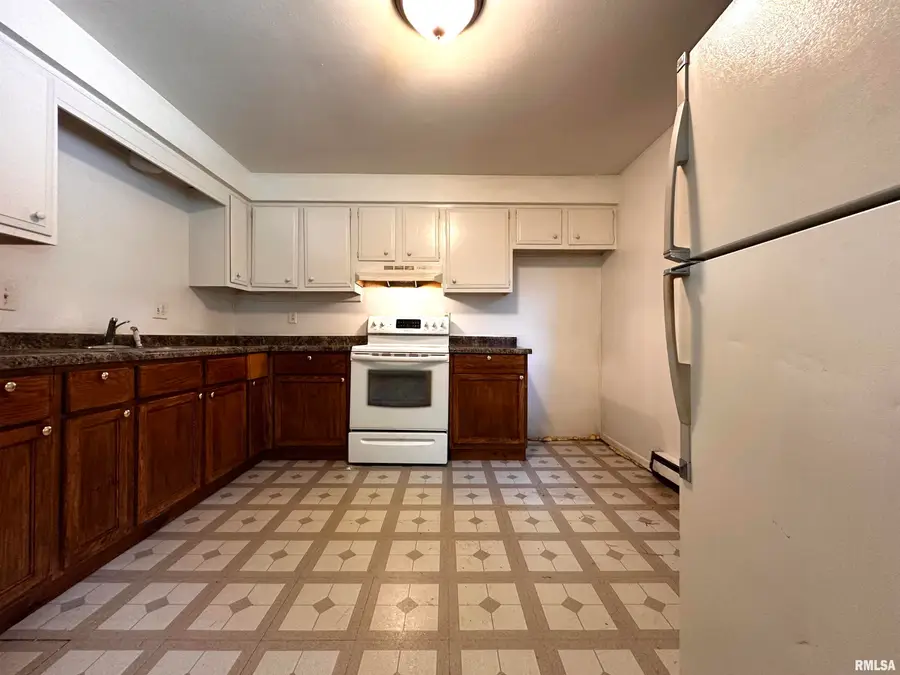 3318-3320 W Sylvan Lane, Peoria, IL 61615 - #2