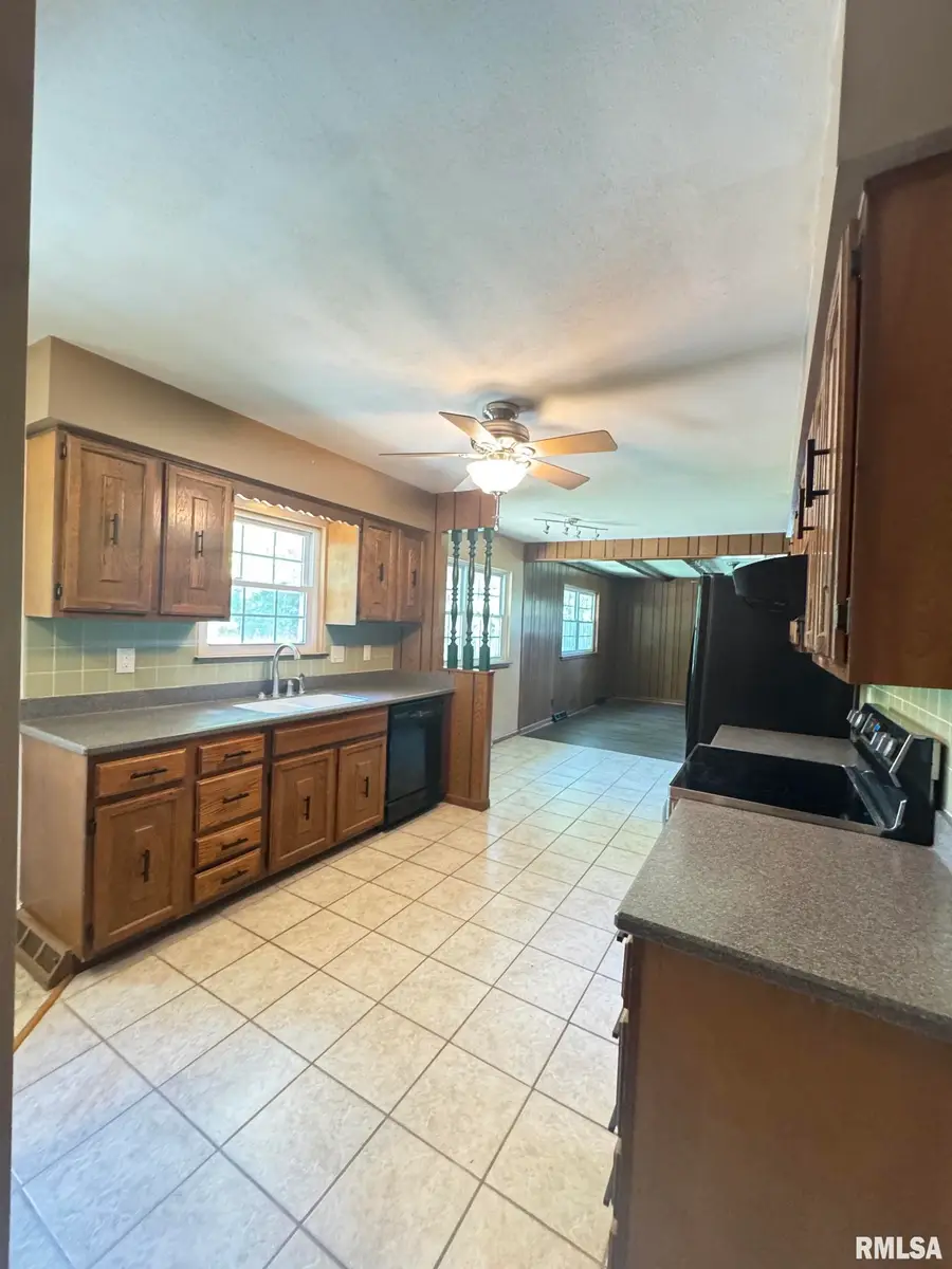 3307 W Saymore Lane, Peoria, IL 61615 - #3