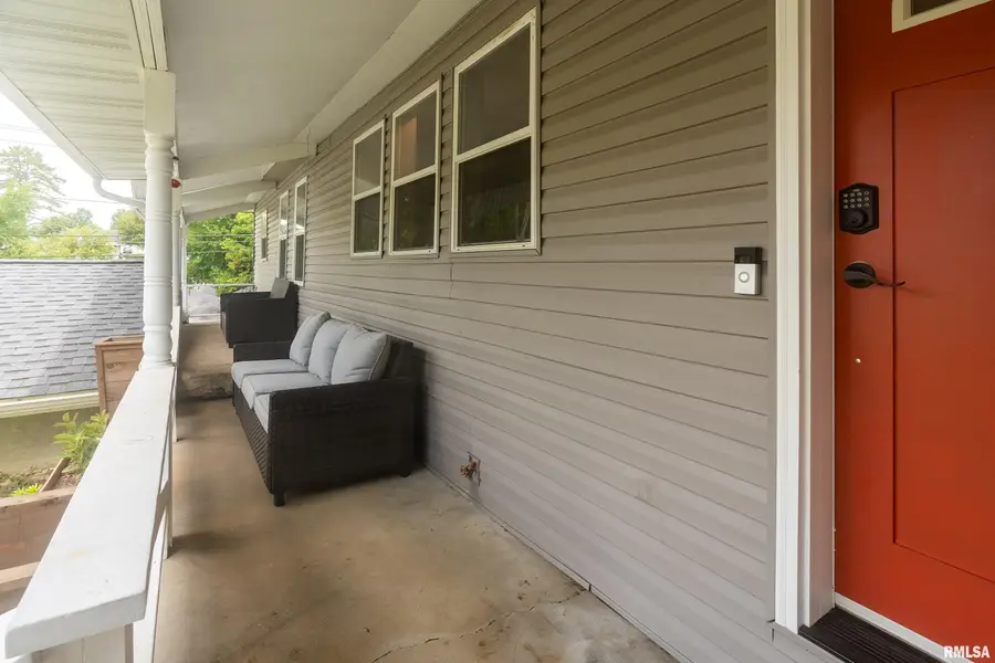 615 E Grand Avenue, Carterville, IL 62918 - #3