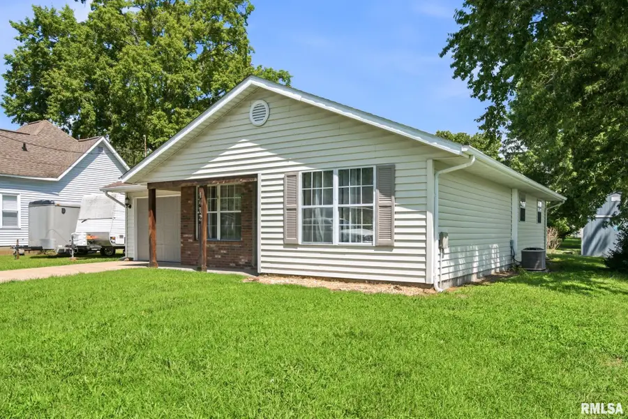 1412 W Walnut Street, Marion, IL 62959 - #2