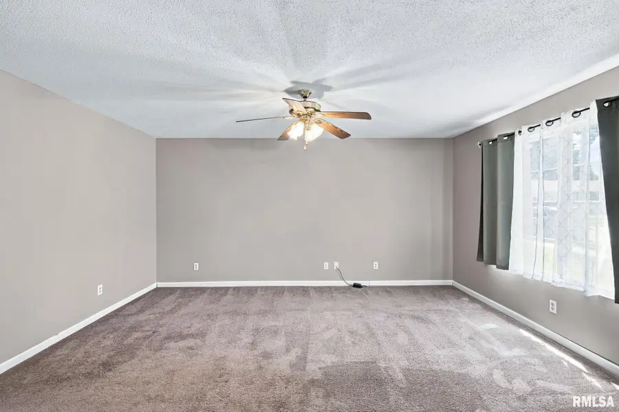 1412 W Walnut Street, Marion, IL 62959 - #3