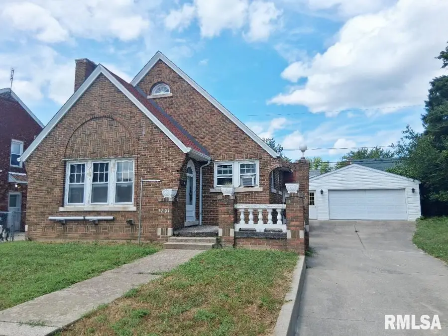 1201 E Richwoods Boulevard, Peoria, IL 61603 - #2