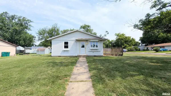 1504 Woodbine Drive, Washington, IL 61571
