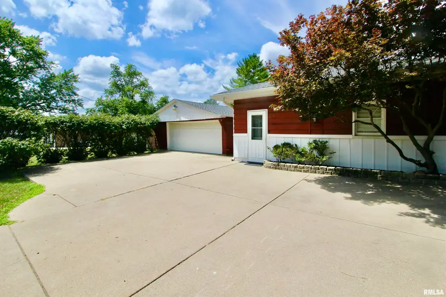 202 Sterling Street, Washington, IL 61571 - #3