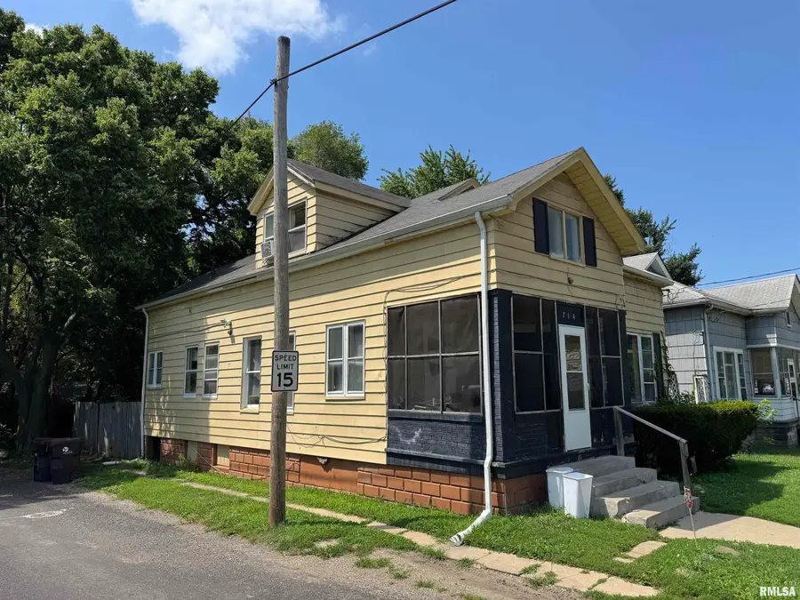 714 W Armstrong Avenue, Peoria, IL 61606 - #2