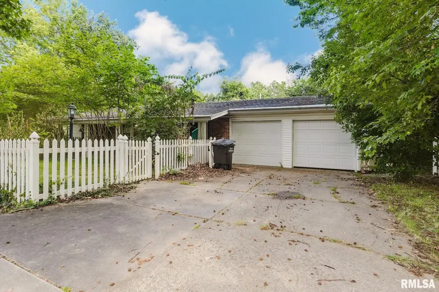 1602 W Freeman Street, Carbondale, IL 62901 - #2