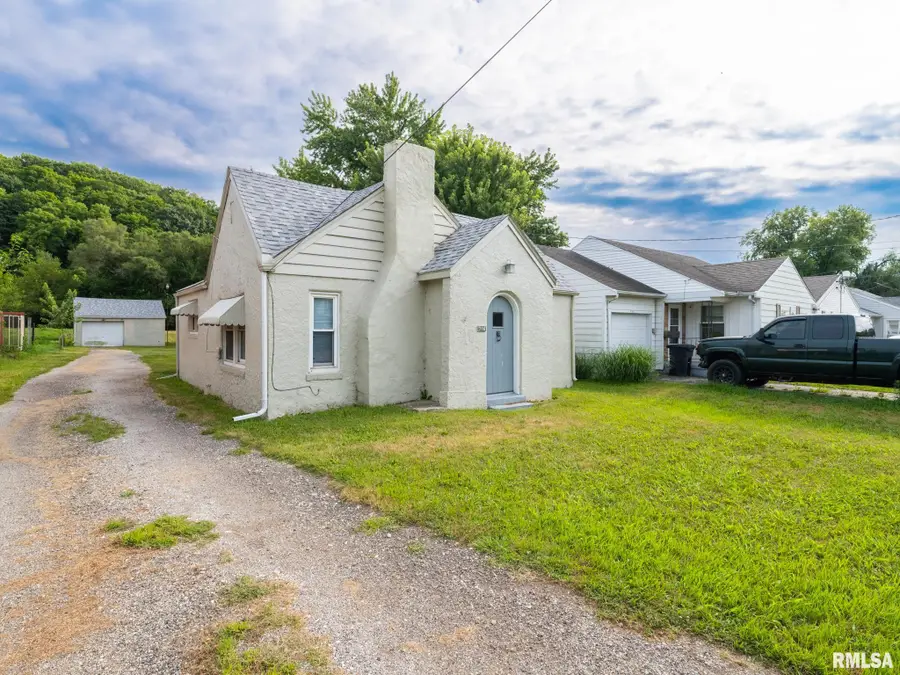716 Meadow Avenue, East Peoria, IL 61611 - #3