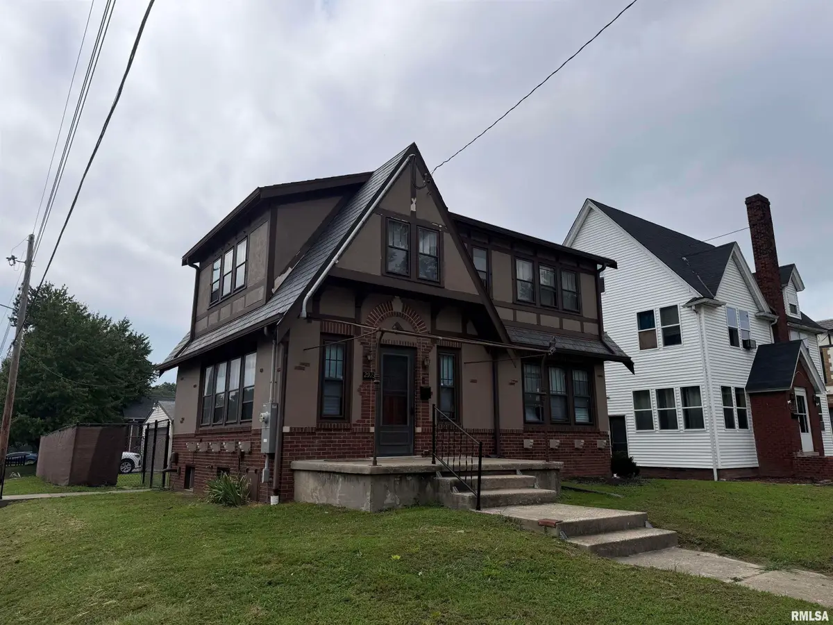 2923 N Sheridan Road, Peoria, IL 61604 - #1