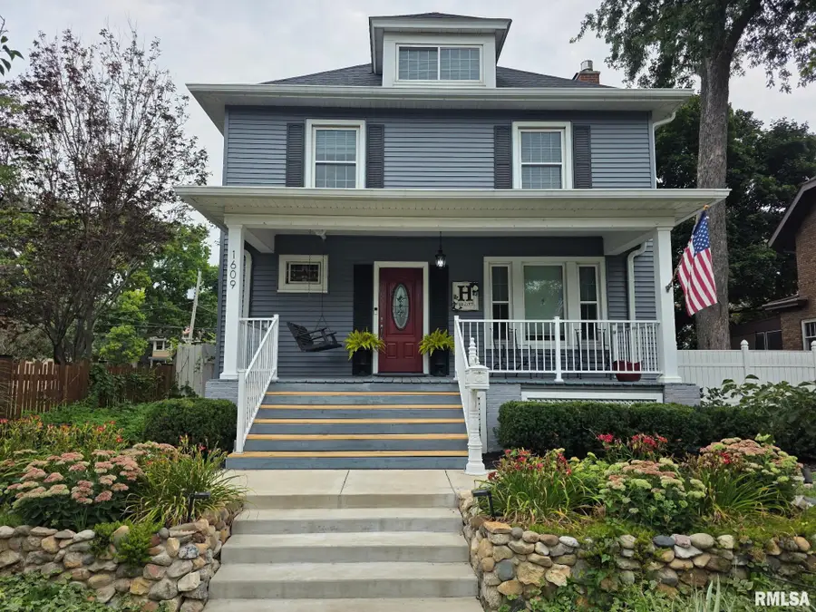 1609 W Columbia Terrace, Peoria, IL 61606 - #2
