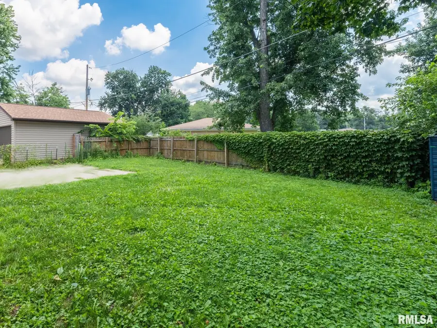 1104 S 10th Street, Pekin, IL 61554 - #2