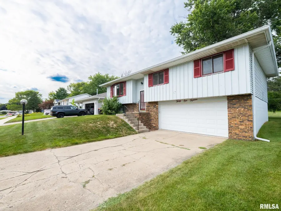 3115 W Wilshire Drive, Peoria, IL 61614 - #2