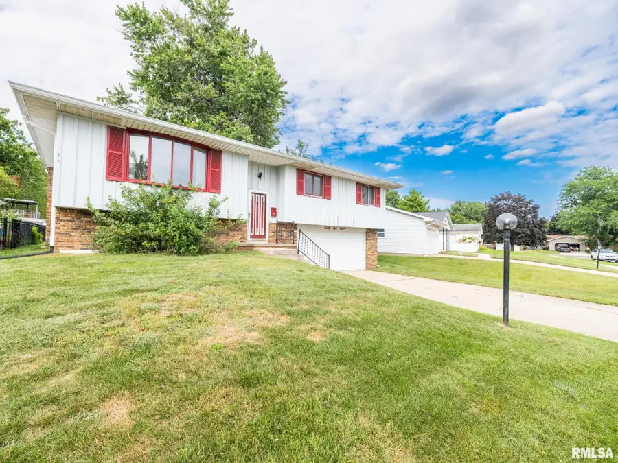 3115 W Wilshire Drive, Peoria, IL 61614 - #3