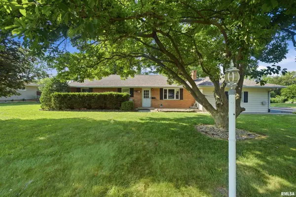 2618 W Westport Road, Peoria, IL 61615