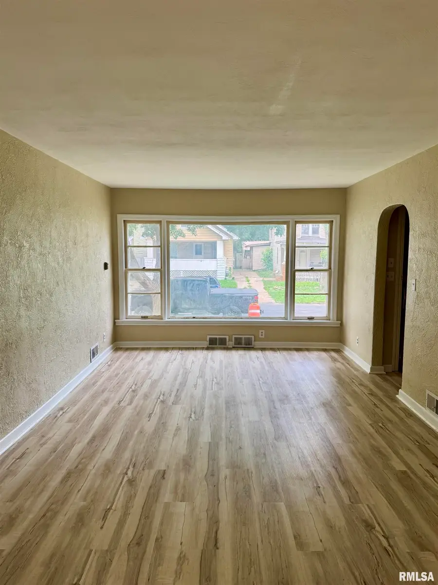 409 E Thrush Avenue, Peoria, IL 61603 - #2