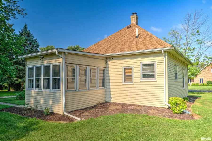 1112 Oakwood Road, East Peoria, IL 61611 - #2
