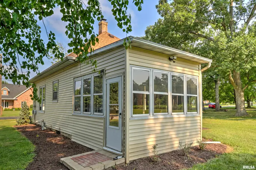1112 Oakwood Road, East Peoria, IL 61611 - #3