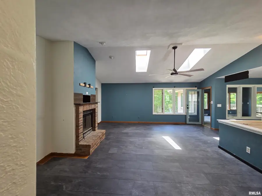 704 Bayside Circle, Germantown Hills, IL 61548 - #3
