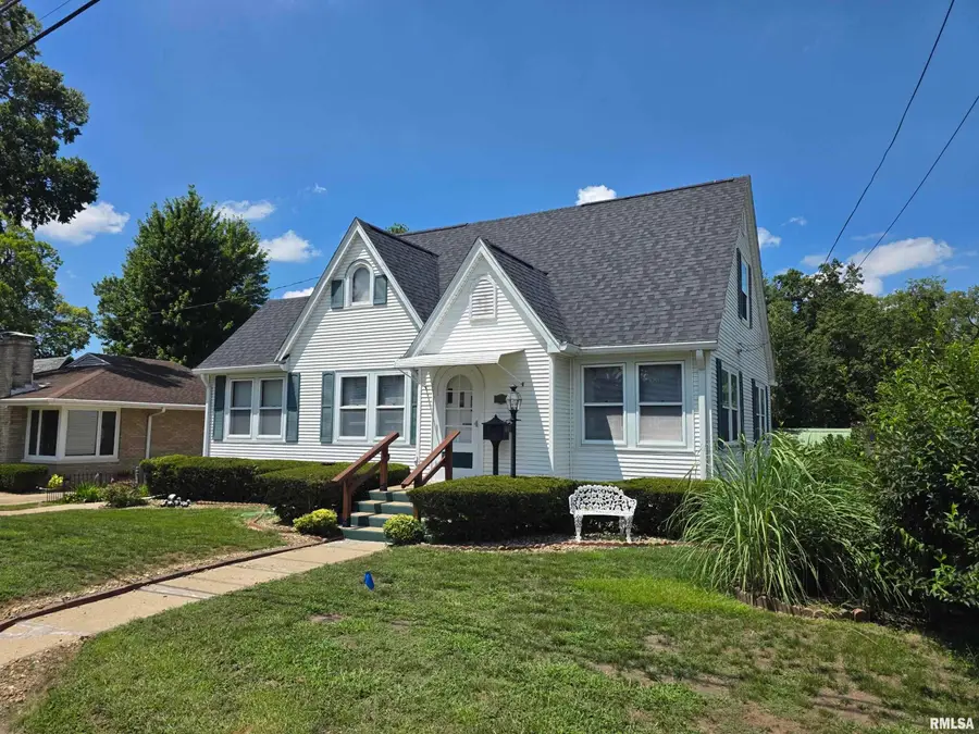 607 Mclean Street, Pekin, IL 61554 - #3