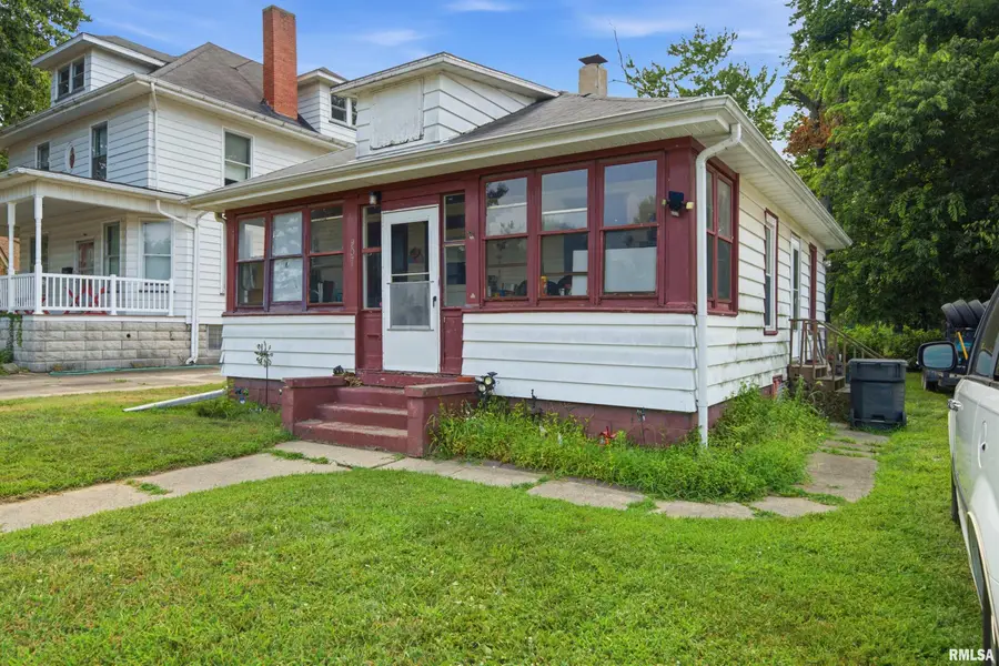 907 N 4th Street, Pekin, IL 61554 - #2
