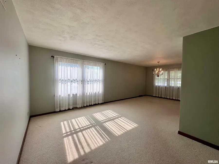 1307 Rebecca Lane, Macomb, IL 61455 - #3