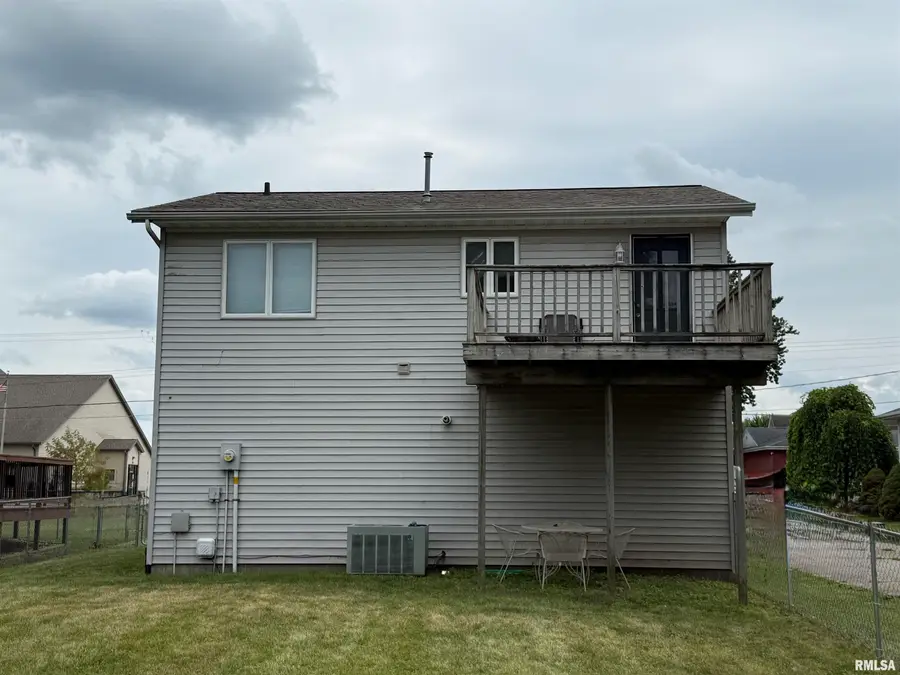 1215 E Chestnut Street, Canton, IL 61520 - #3