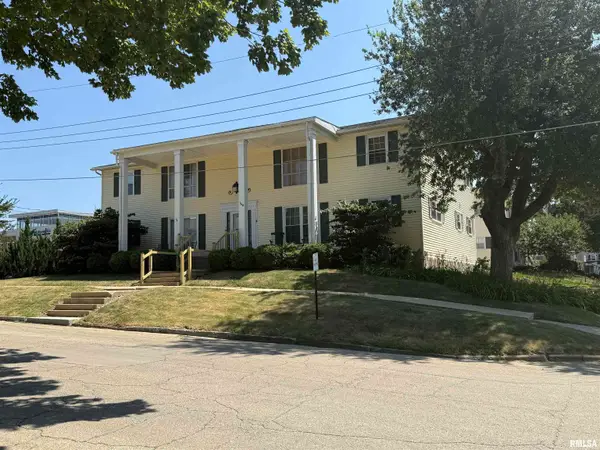 168 W Elm Street #4, Canton, IL 61520