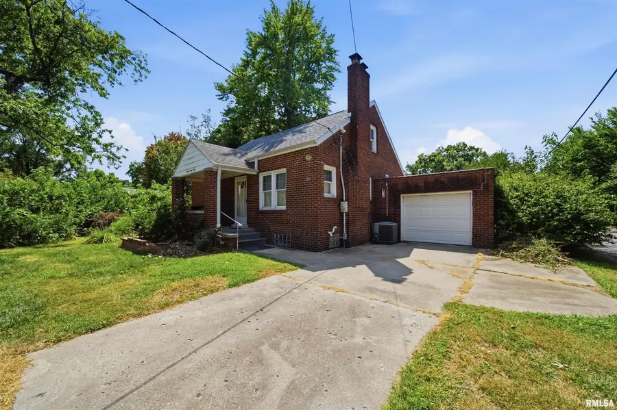 1133 S Glen Oak Court, Creve Coeur, IL 61610 - #2
