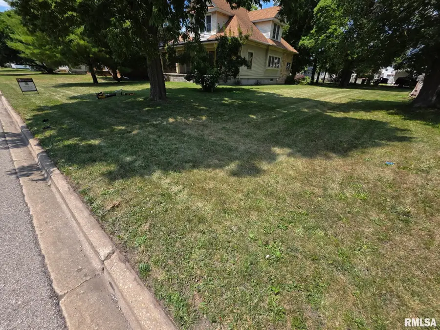 1017 N Logan Street, Lincoln, IL 62656 - #3