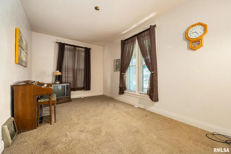 2112 W Manor Parkway, West Peoria, IL 61604 - #3