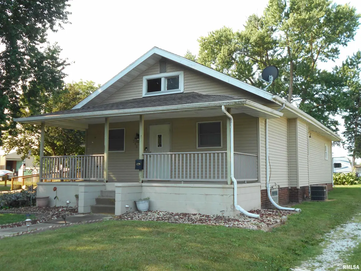 346 W Barnes Street, Bushnell, IL 61422 - #1