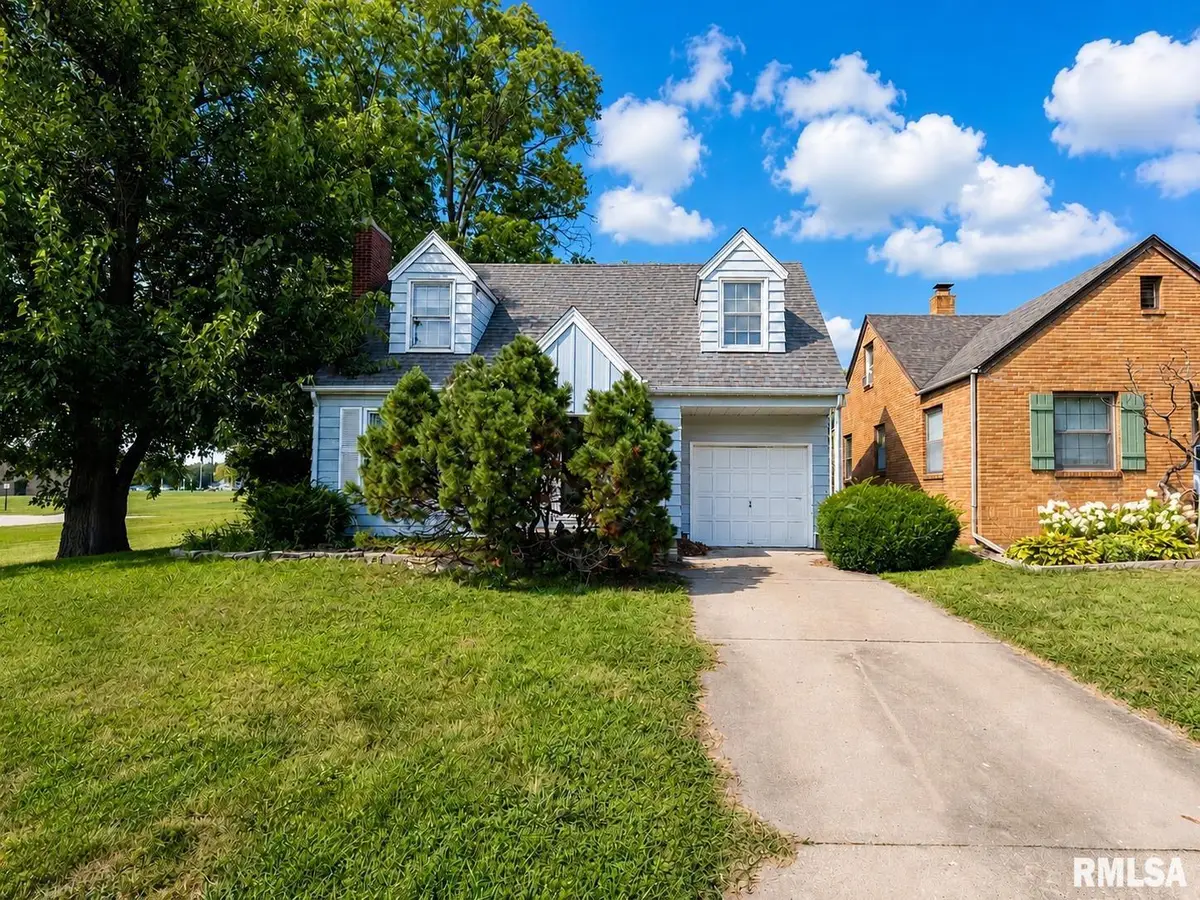 1001 E Forrest Hill Avenue, Peoria, IL 61603 - #1