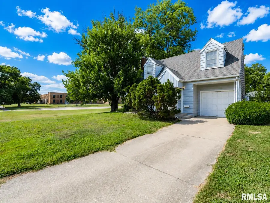 1001 E Forrest Hill Avenue, Peoria, IL 61603 - #2