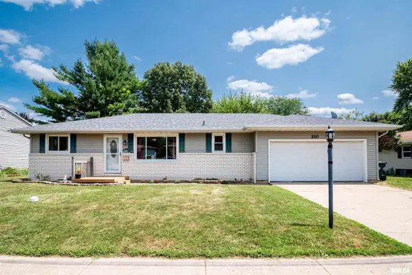 210 Cypress Street, Pekin, IL 61554
