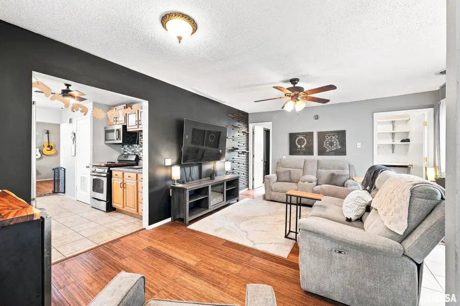 115 W Mcclure Avenue, Bartonville, IL 61607 - #3