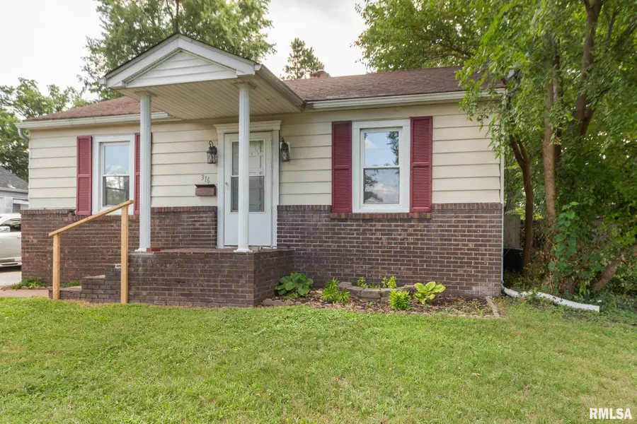 316 S 2nd Street, Marion, IL 62959 - #2