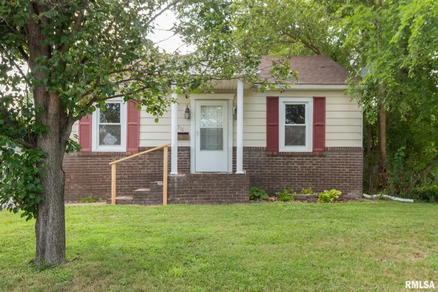 316 S 2nd Street, Marion, IL 62959 - #3