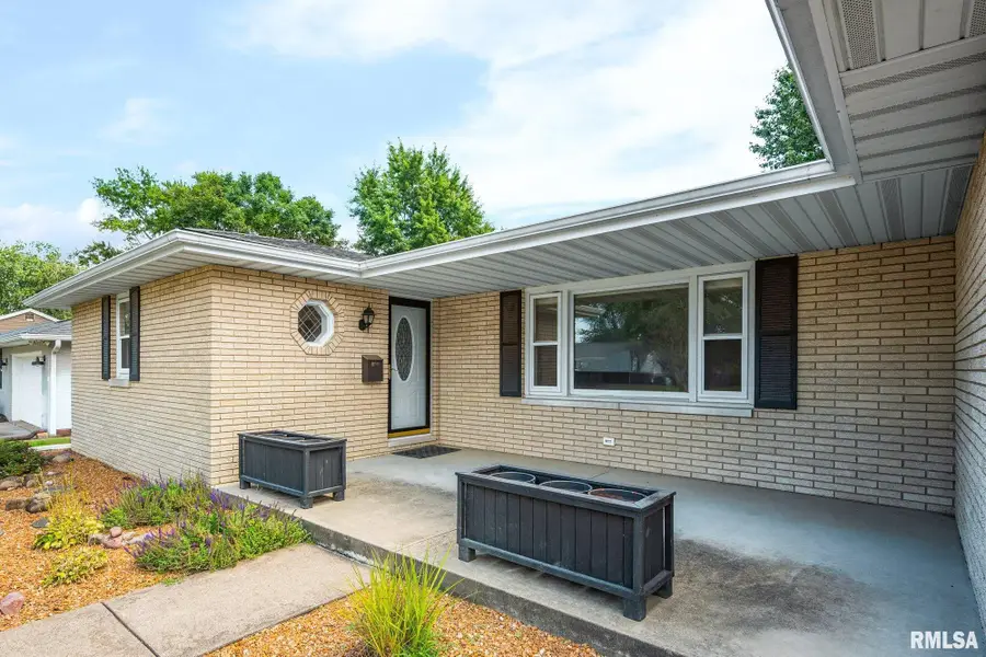 1008 E Madison Street, Morton, IL 61550 - #2
