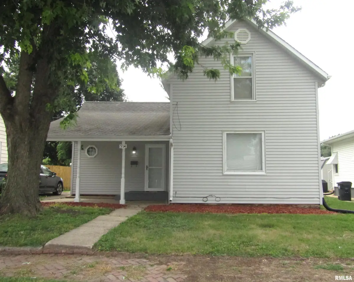 954 E Locust Street, Canton, IL 61520 - #1
